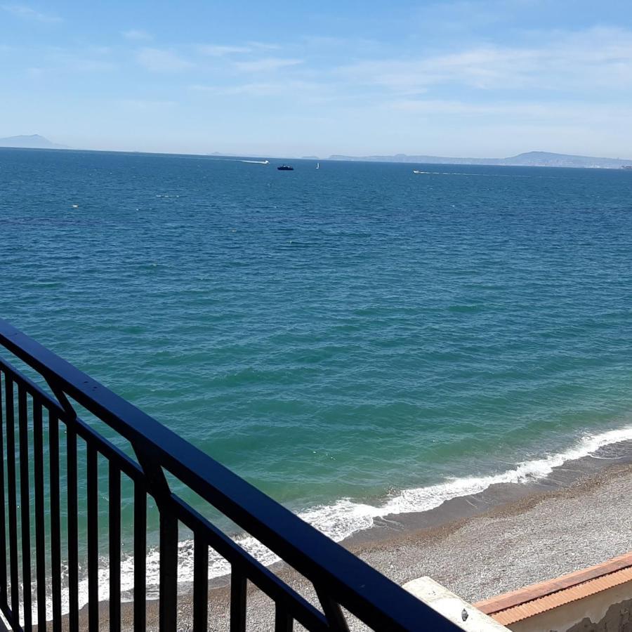 Vip Sul Mare Bed & Breakfast Castellammare di Stabia Bagian luar foto