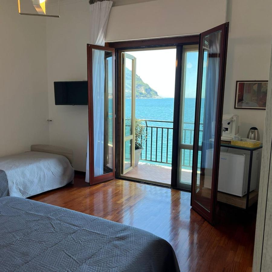 Vip Sul Mare Bed & Breakfast Castellammare di Stabia Bagian luar foto