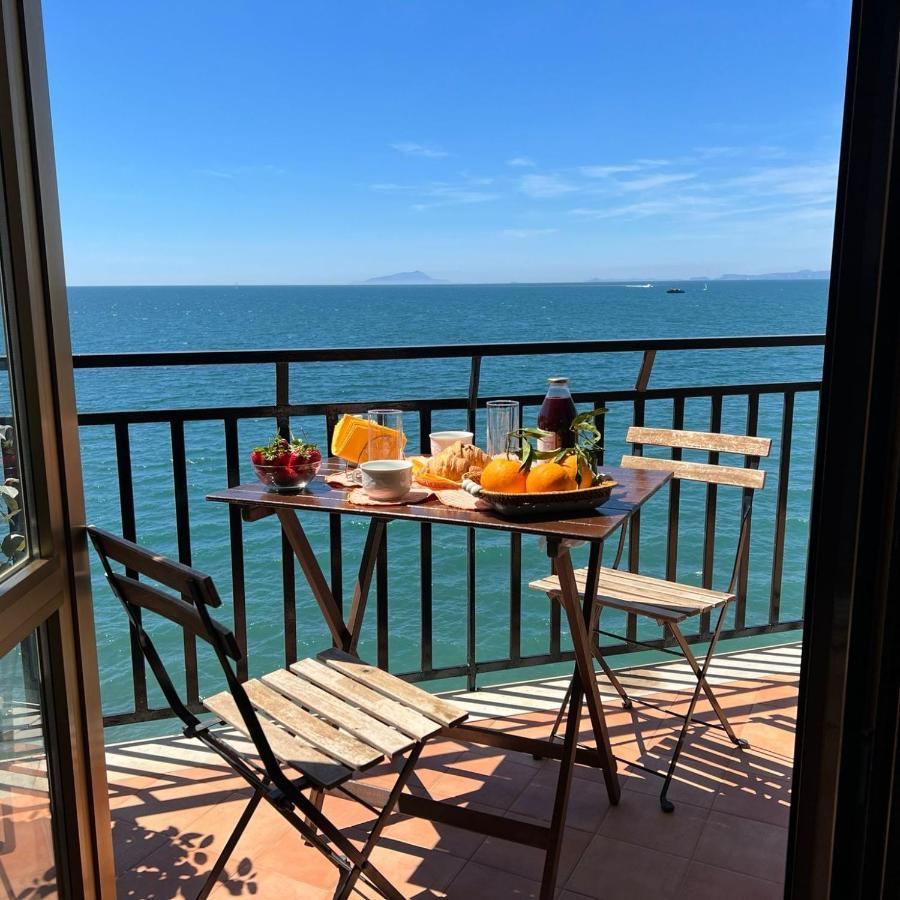 Vip Sul Mare Bed & Breakfast Castellammare di Stabia Bagian luar foto